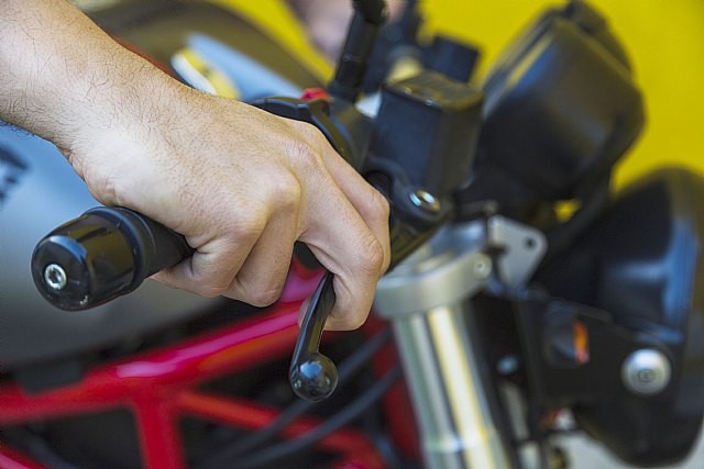 Cómo mejorar la frenada de tu moto